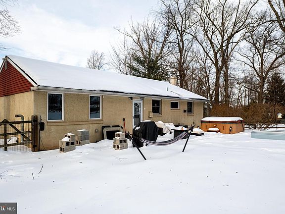 2nd image of 10 E Adair Dr
