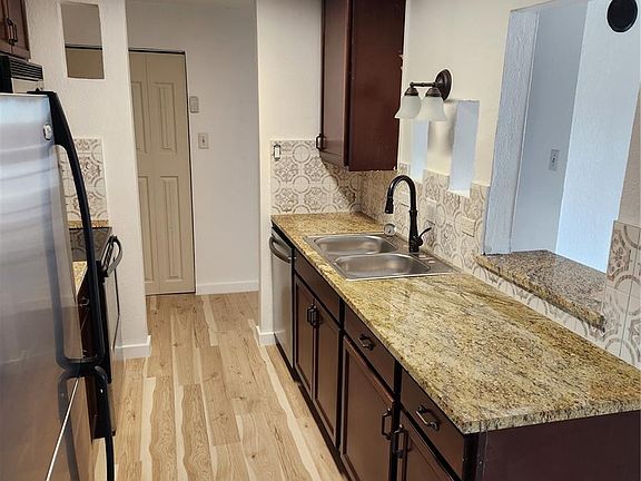 4th image of 2325 S Linden Ct Unit 300