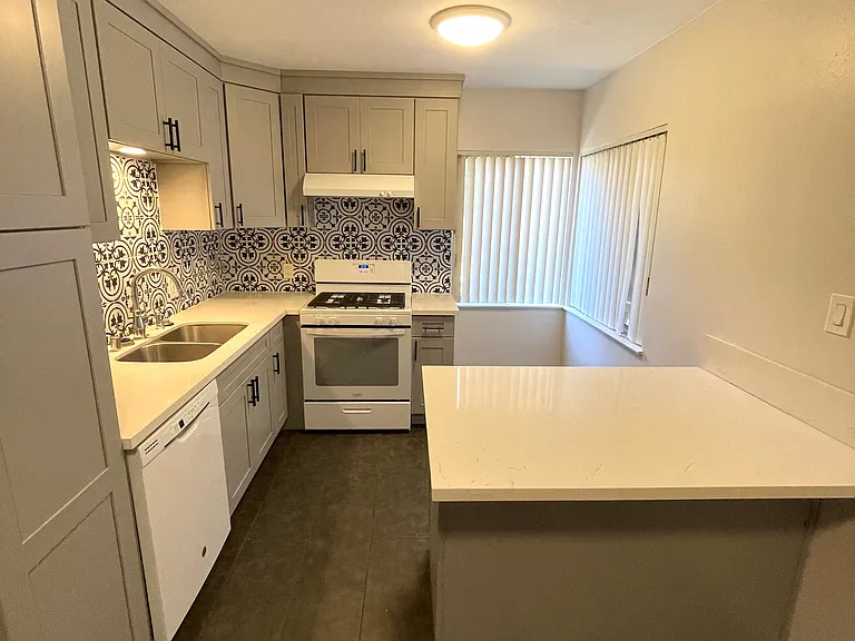 279 Temple Ave #8 — Photo 2