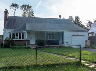 312 Brook Ave, Bay Shore, NY 11706