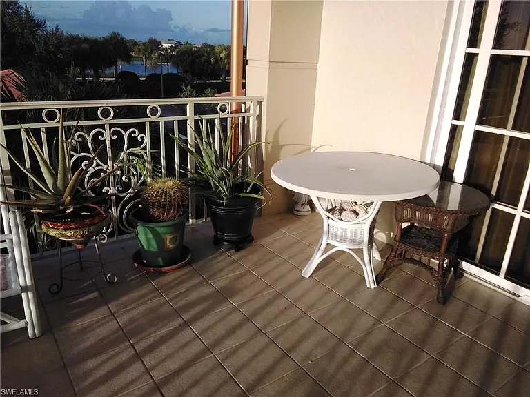 5068 Annunciation Cir #4201 — Photo 4