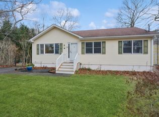 25 Seaside Ave, Hampton Bays, NY 11946