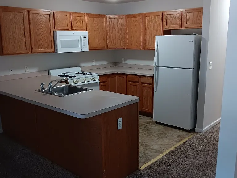Walnut Hollow Apts — Photo 8