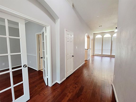2nd image of 2110 Jurgensen Ln