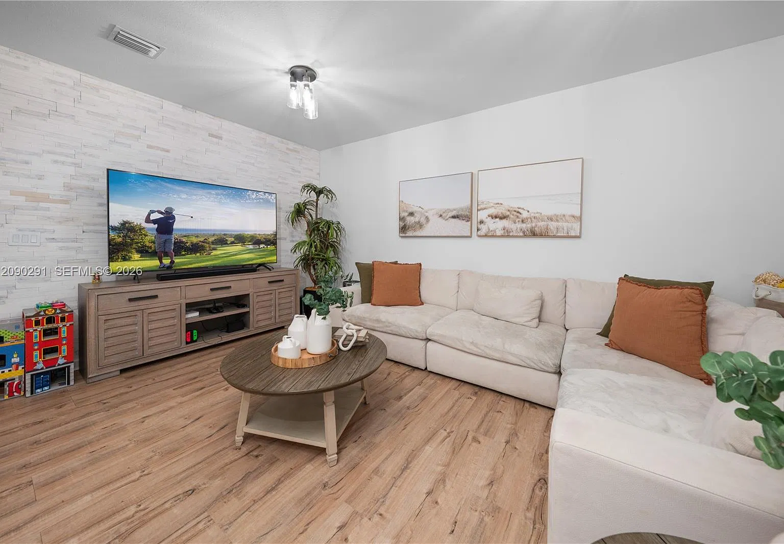 3 bed, 2.5 bath, 1872 sqft, $3,500 — Photo 4