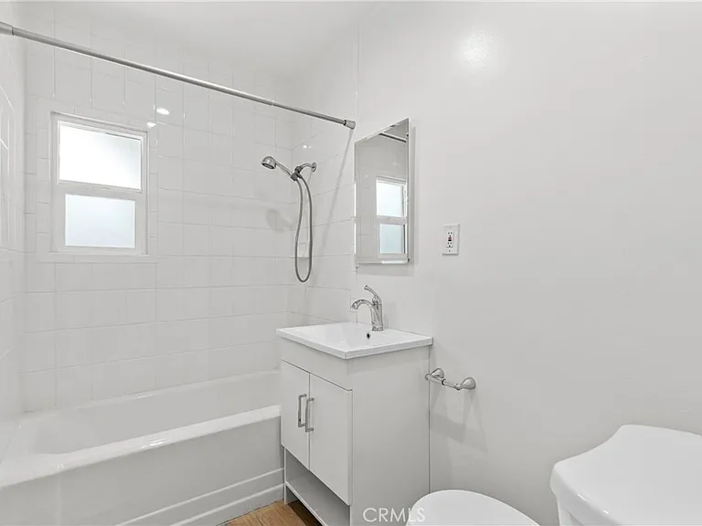 14618 Moorpark St #D — Photo 10
