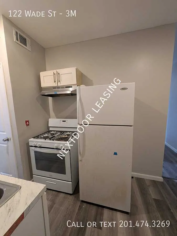 122 Wade St — Photo 2
