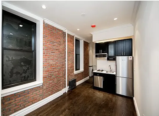 Rented by Avenues Real Estate | media 7