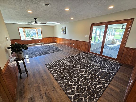 3rd image of 609 Spring Ave