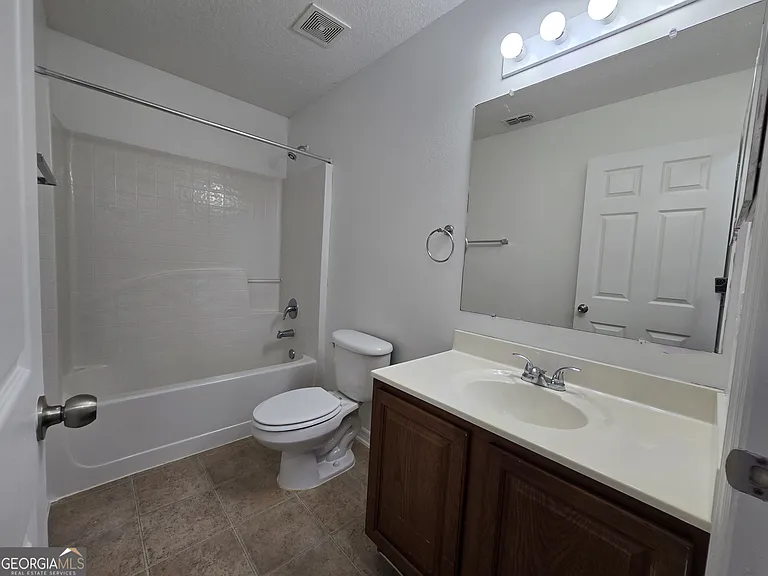 110 Pine Bluff Blvd W — Photo 42