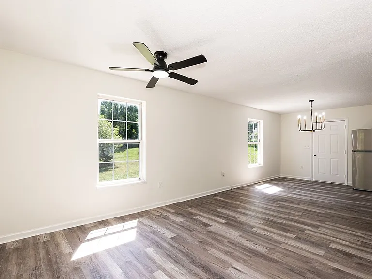 830 Oxford Ln — Photo 13