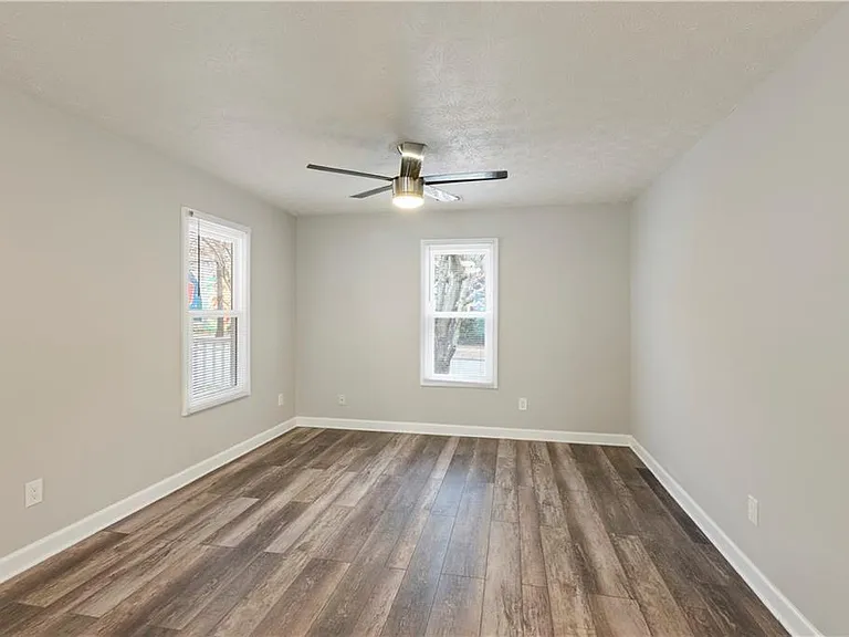 112 Tye St SE — Photo 12