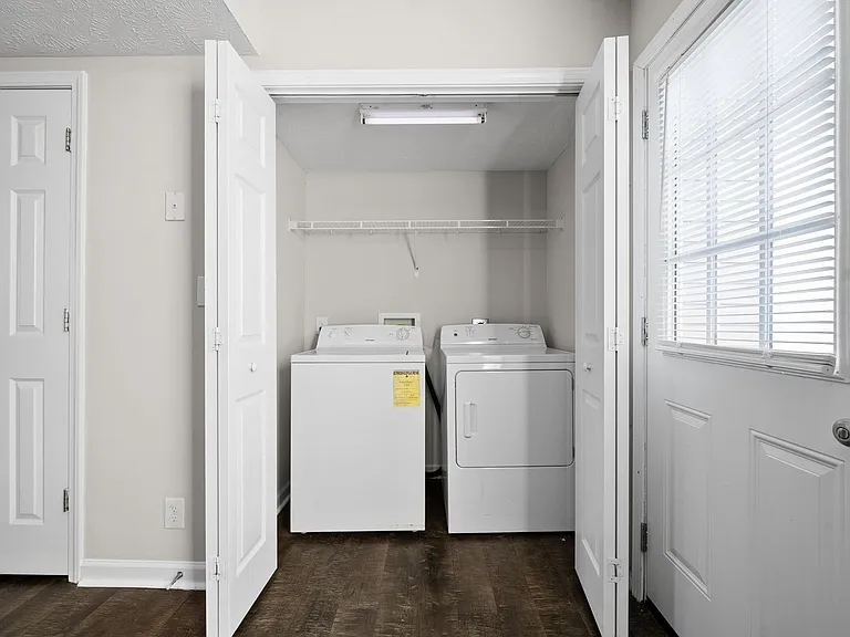Executive Avenue-249 (x4) — Photo 14