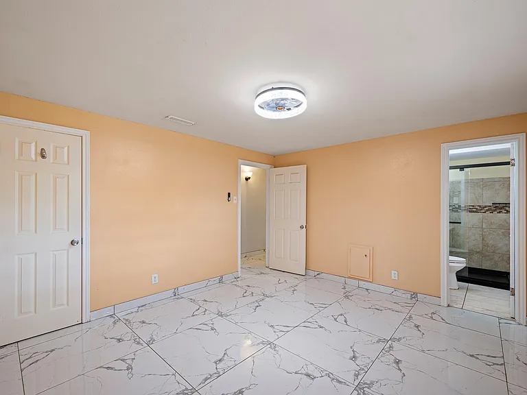 5718 Greencraig Dr — Photo 16
