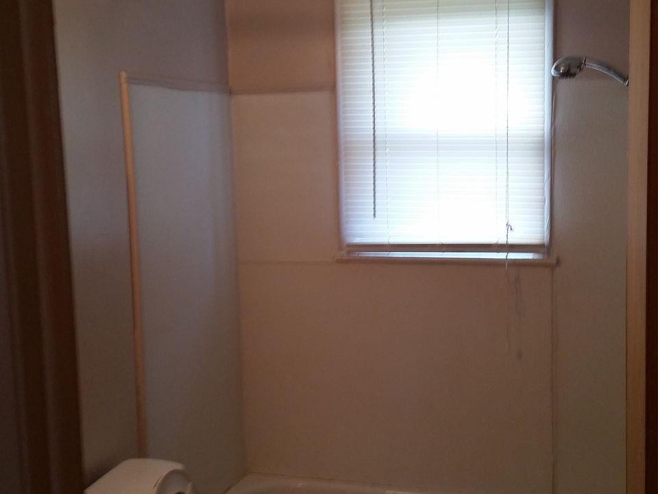 2nd image of 2920 Bluff Rd APT 2