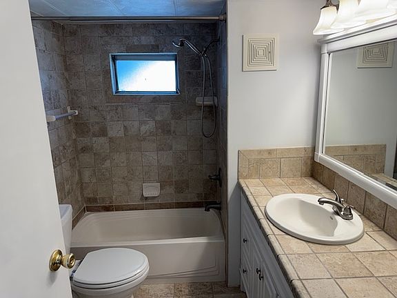 5th image of 38936 Stapley Cir