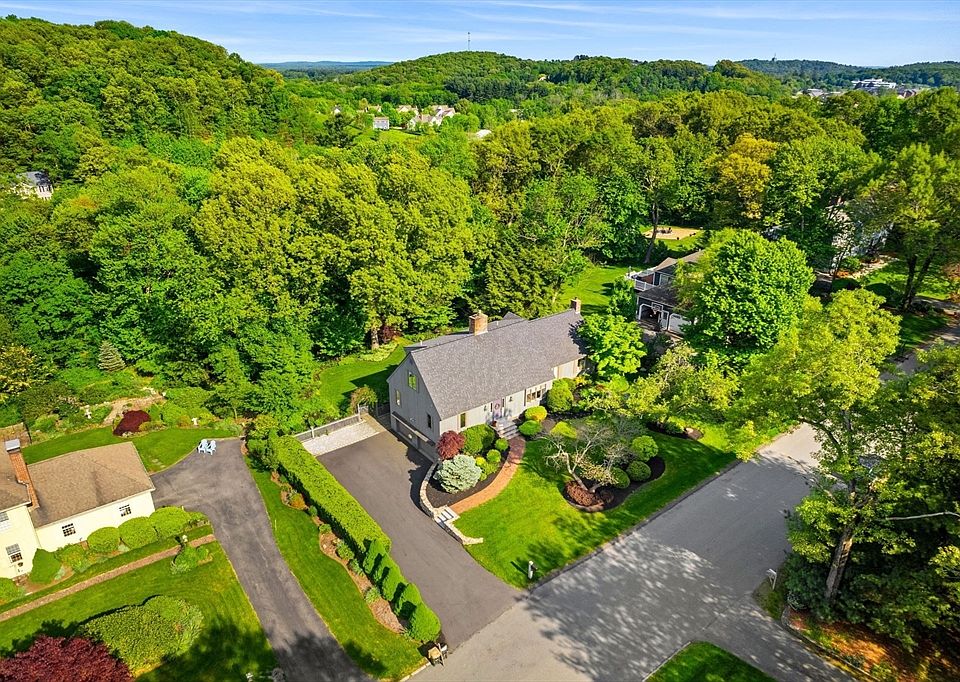 1st image of 74 Blueberry Hill Ln
