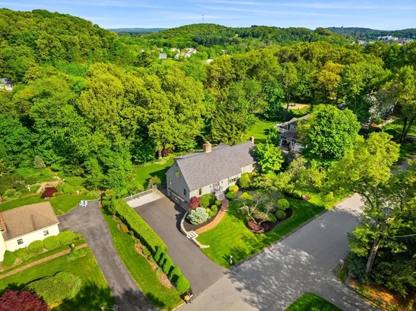 74 Blueberry Hill Ln, North Andover, MA 01845