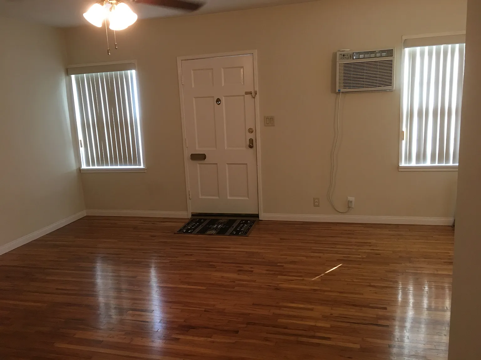 2 bed, 900 sqft, $2,850 — Photo 2