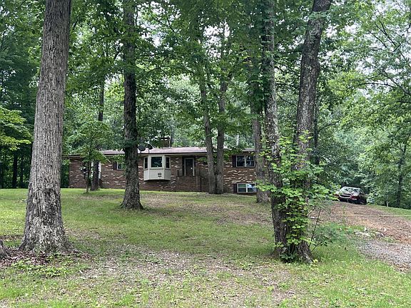5th image of 475 Mahogany St