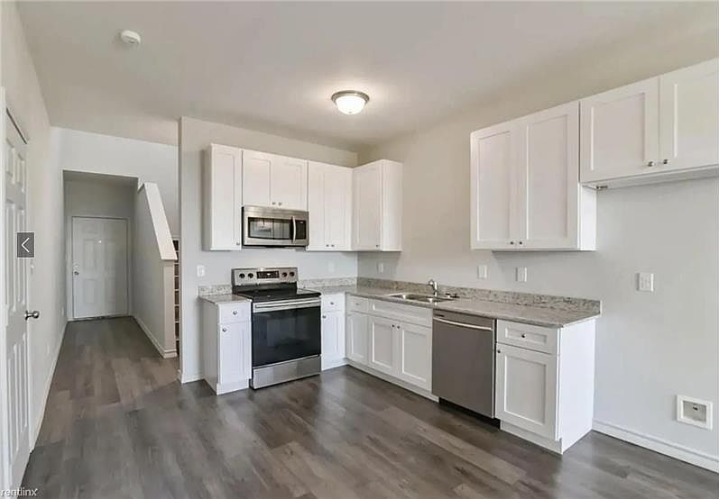 2nd image of 7921 Doreen Ave