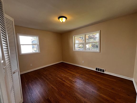 4th image of 24273 Westhampton Ave