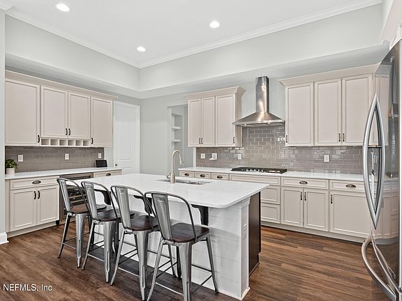 3rd image of 79 CABOT Place