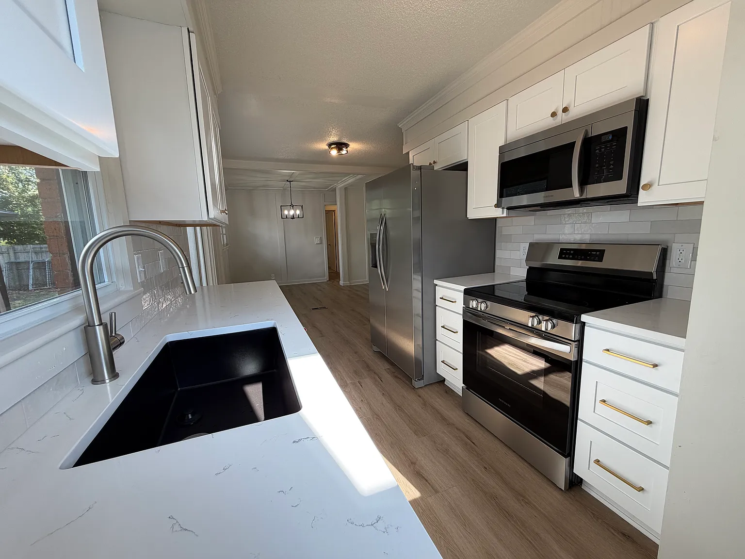 4 bed, 2137 sqft, $1,895 — Photo 3