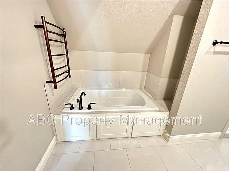 3819 W Maclura Way — Photo 4