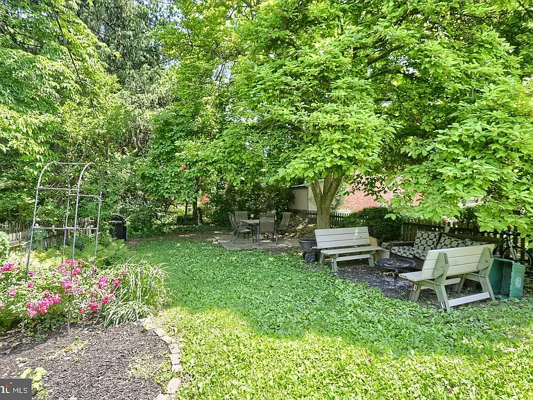 223 S Pitt St — Photo 11