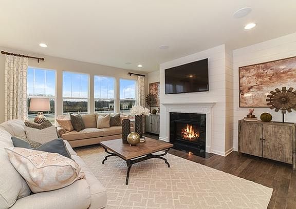 5th image of 291 Kennedy Dr