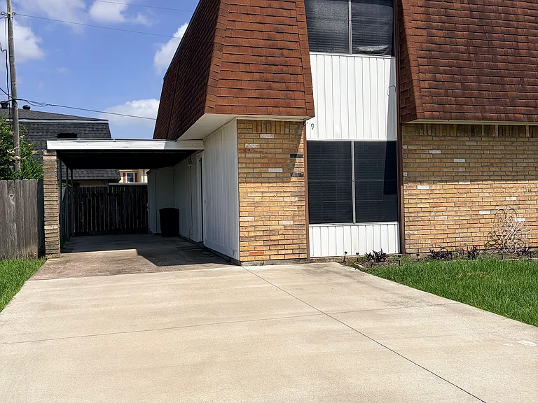 9 Audubon Pl — Photo 1