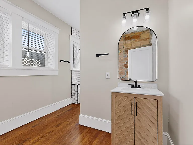1000 N Carroll Ave — Photo 7