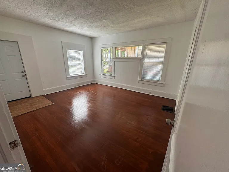 415 Hopkins St SW — Photo 9