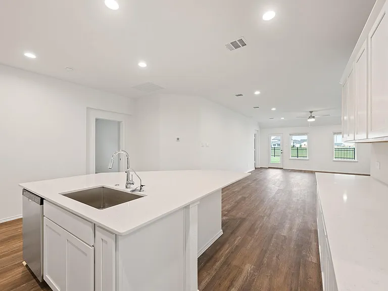 3085 Emerald Ocean Dr — Photo 15