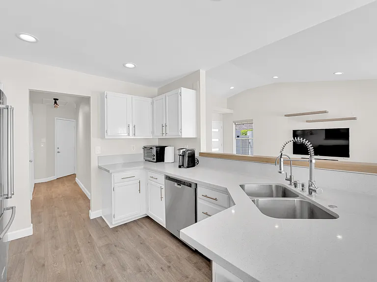2505 Sea Venture Dr — Photo 16