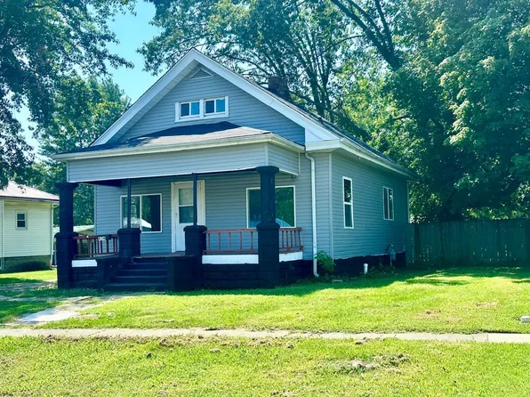 414 Vincennes Ave, Flora, IL 62839