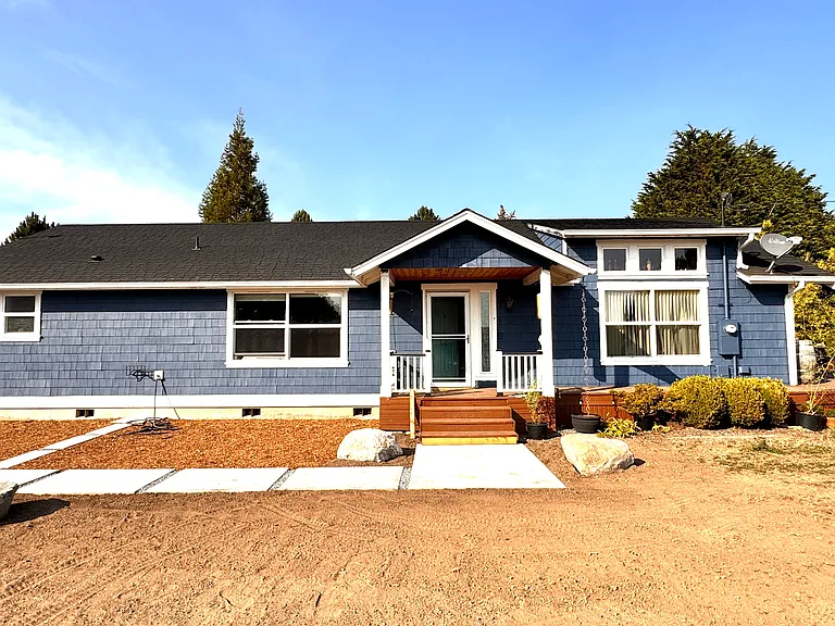 5469 S Shore Dr — Photo 1