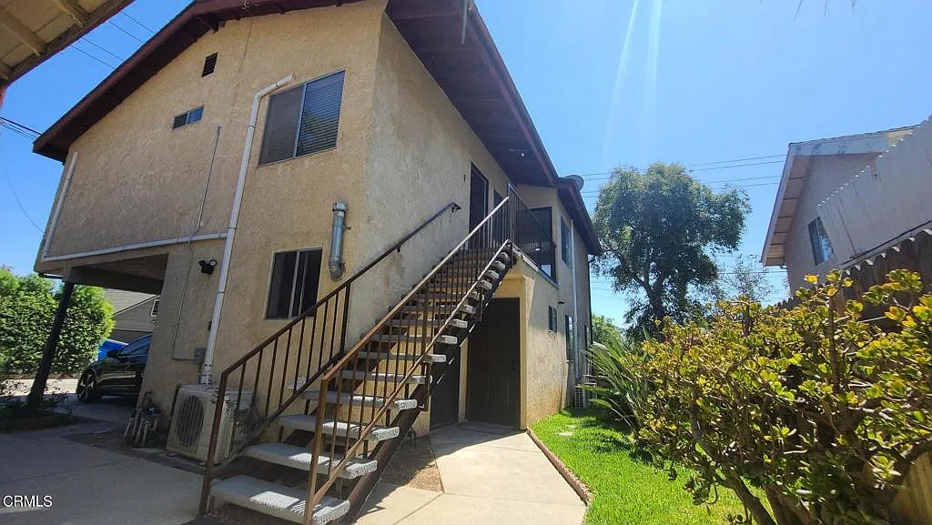 2 bed, 1.0 bath, 700 sqft, $2,300 — Photo 1
