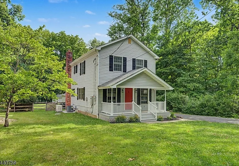 8 Oak Rd — Photo 2
