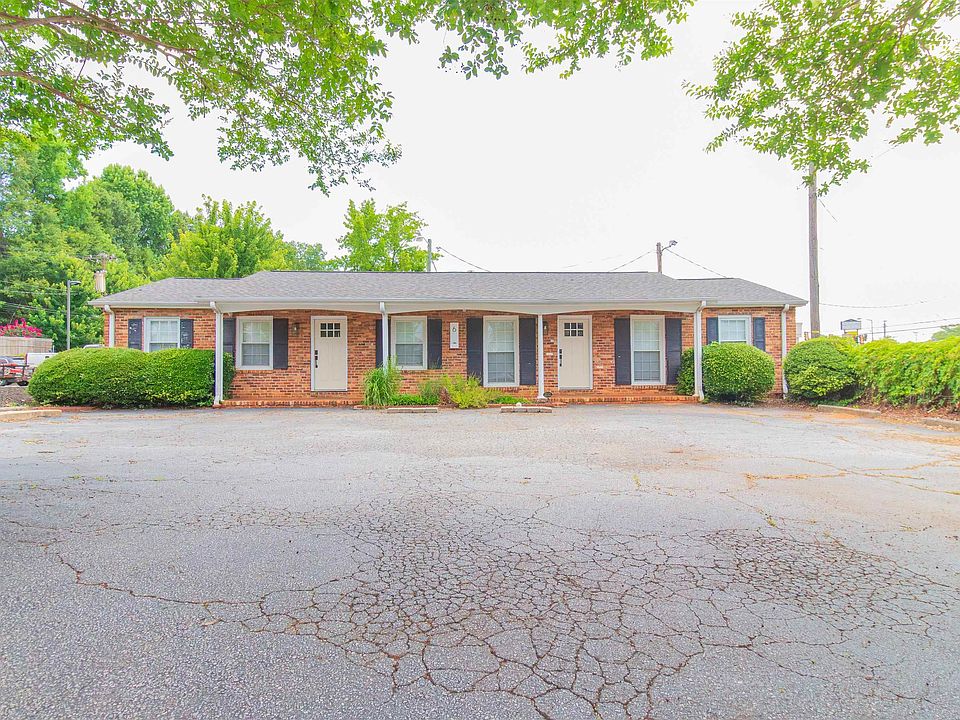 1st image of 6 Brookside Cir