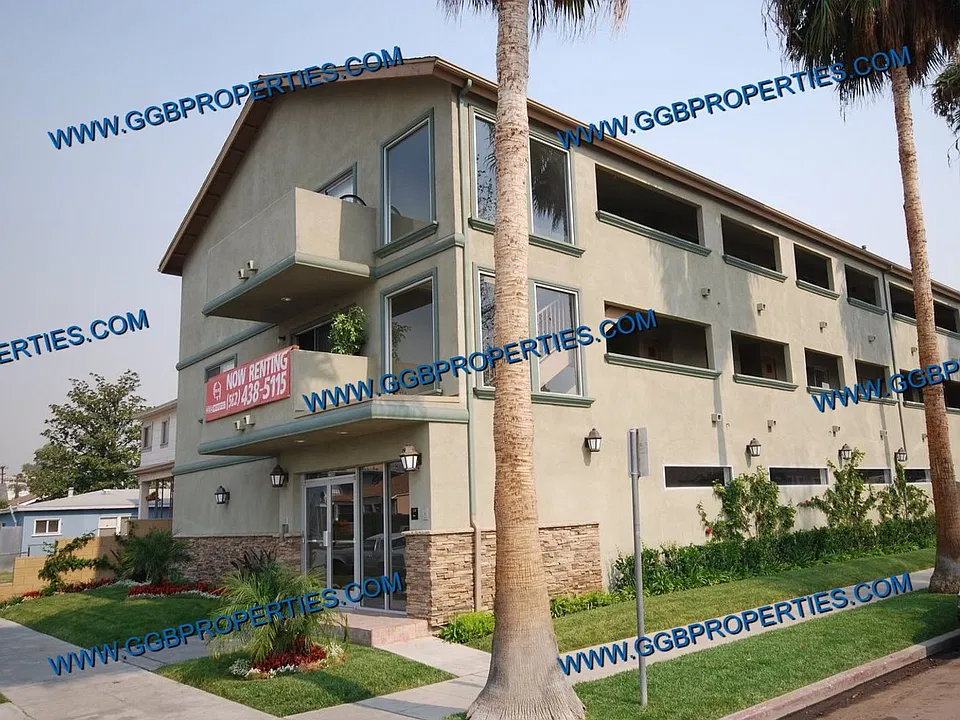 2500 Elm Ave