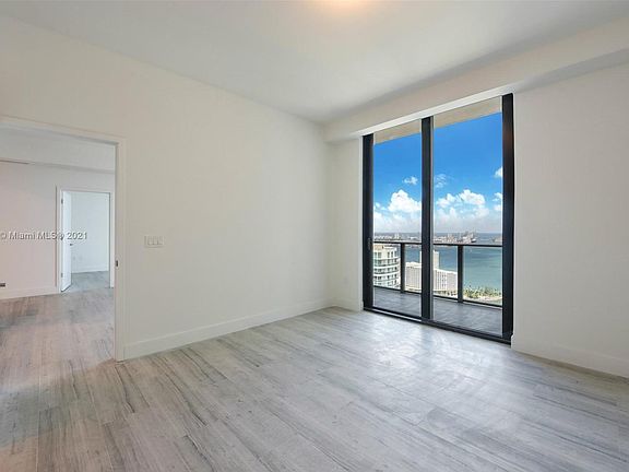 4th image of 1010 Brickell Ave #4907