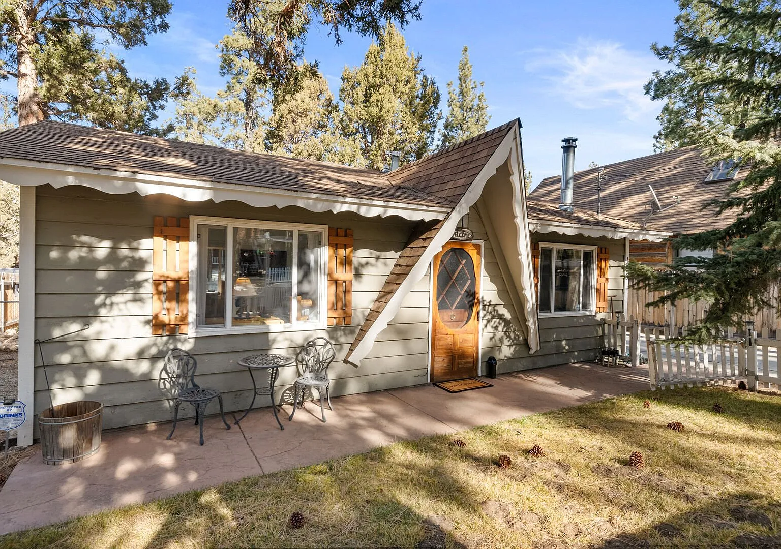135 E Mojave Blvd — Photo 1