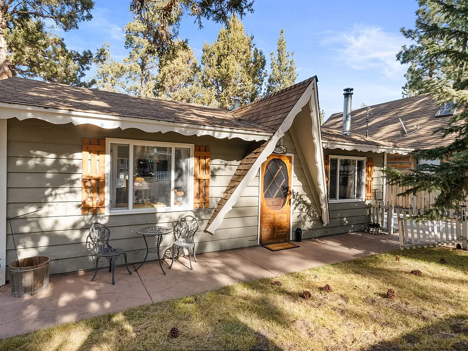 135 E Mojave Blvd