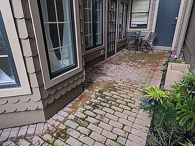 2nd image of 2614 Buchanan St APT 4