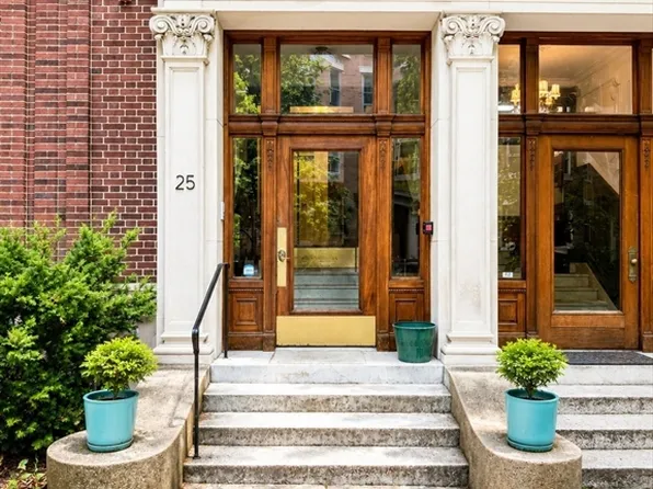 25 Euston St #2, Brookline, MA 02446