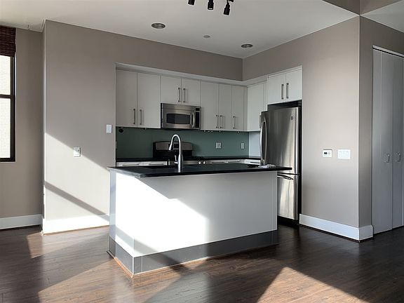 3rd image of 4 Beacon Way APT 607