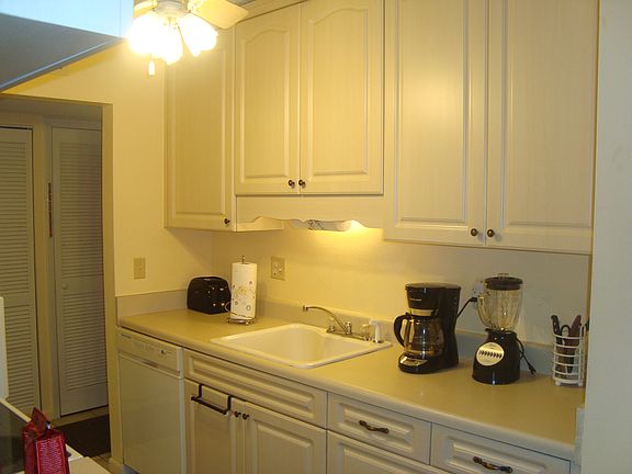 3rd image of 3325 Bayshore Blvd Unit F23