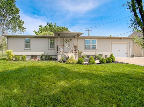 33910 Lexington Ave, De Soto, KS 66018